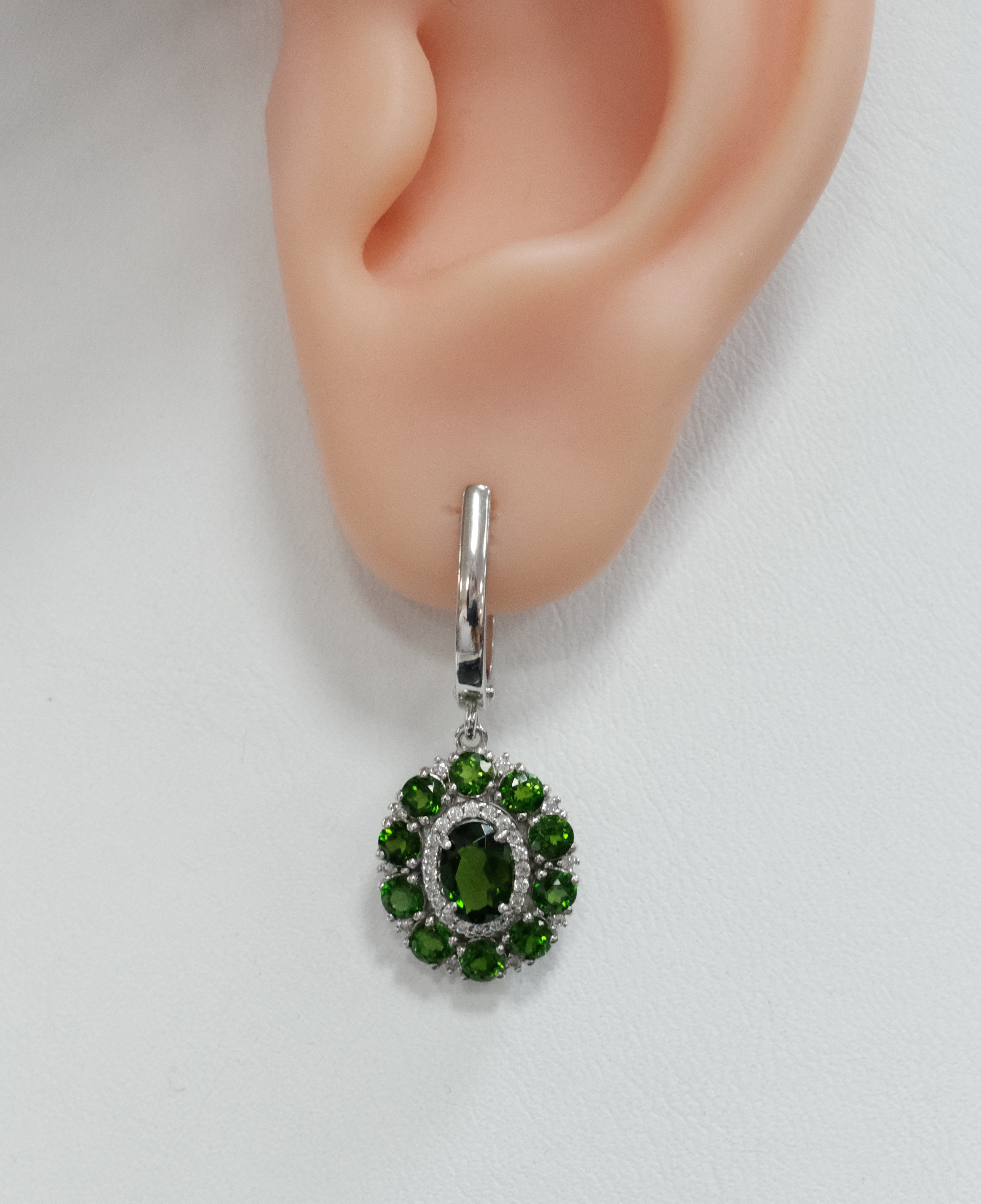 Серебряные серьги с хромдиопсидами